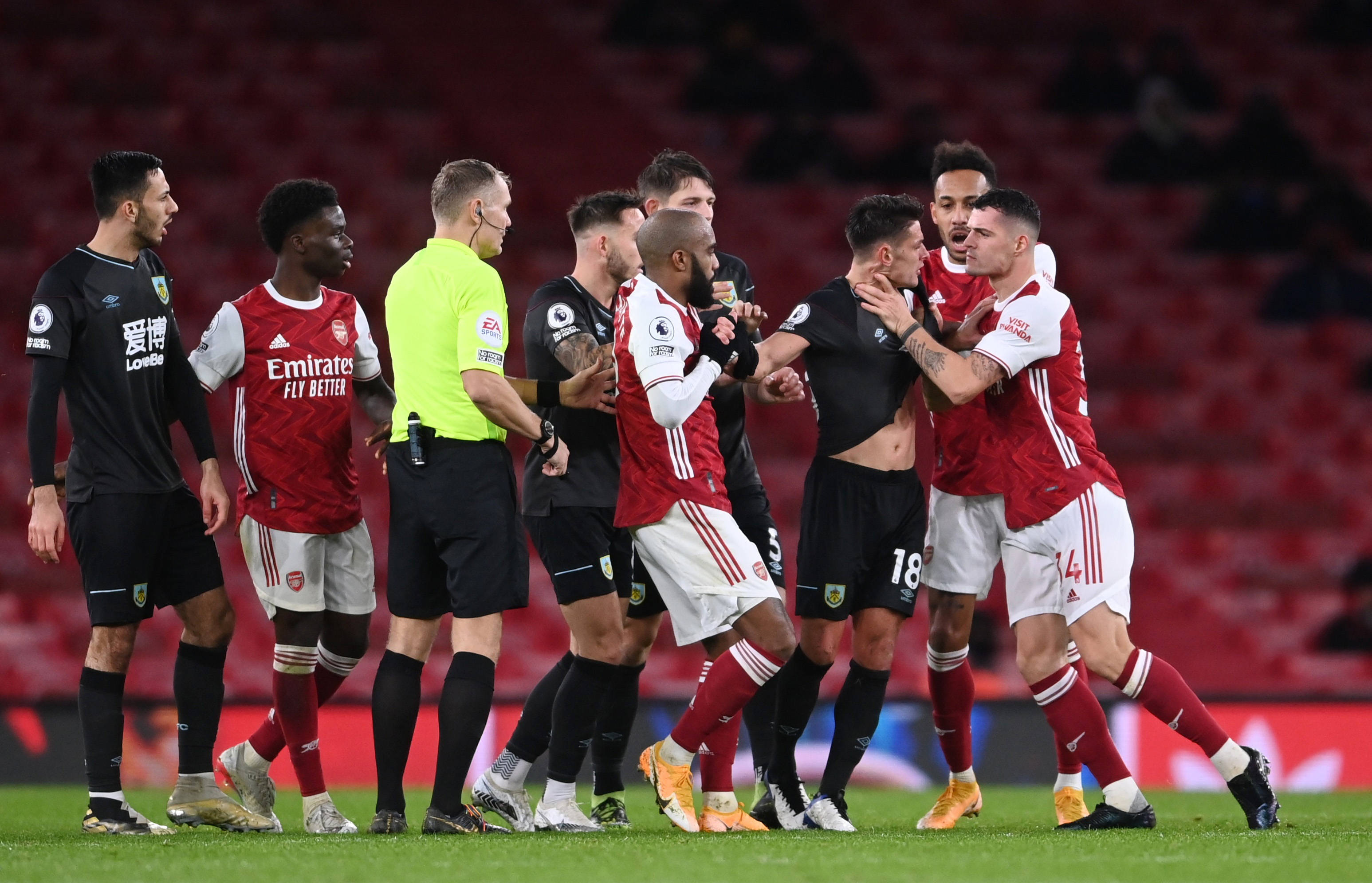 持了坚韧不 持了坚韧不