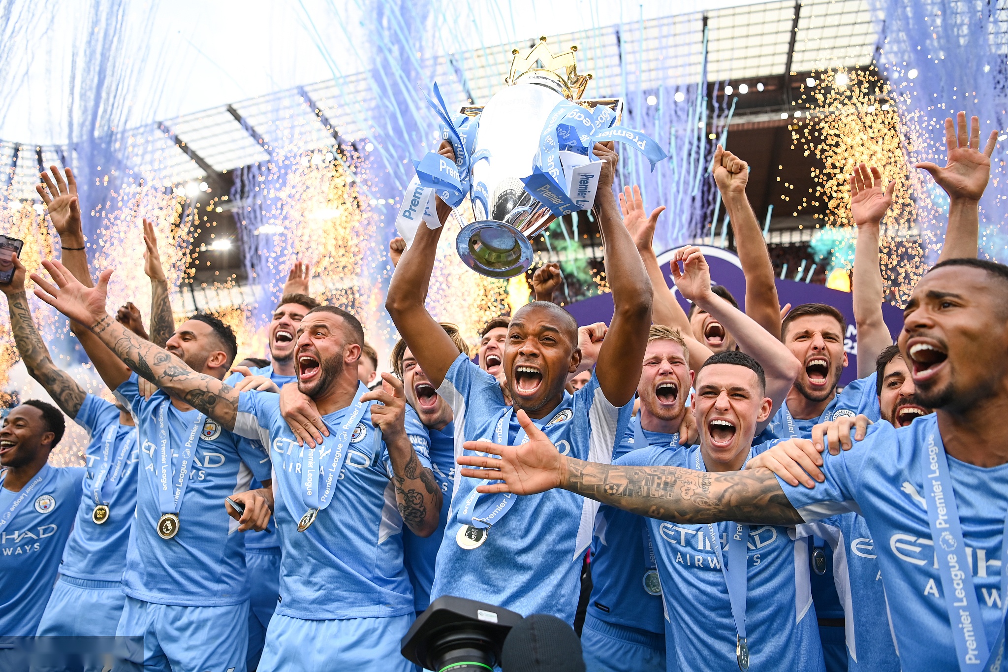 向继续迈进 向继续迈进